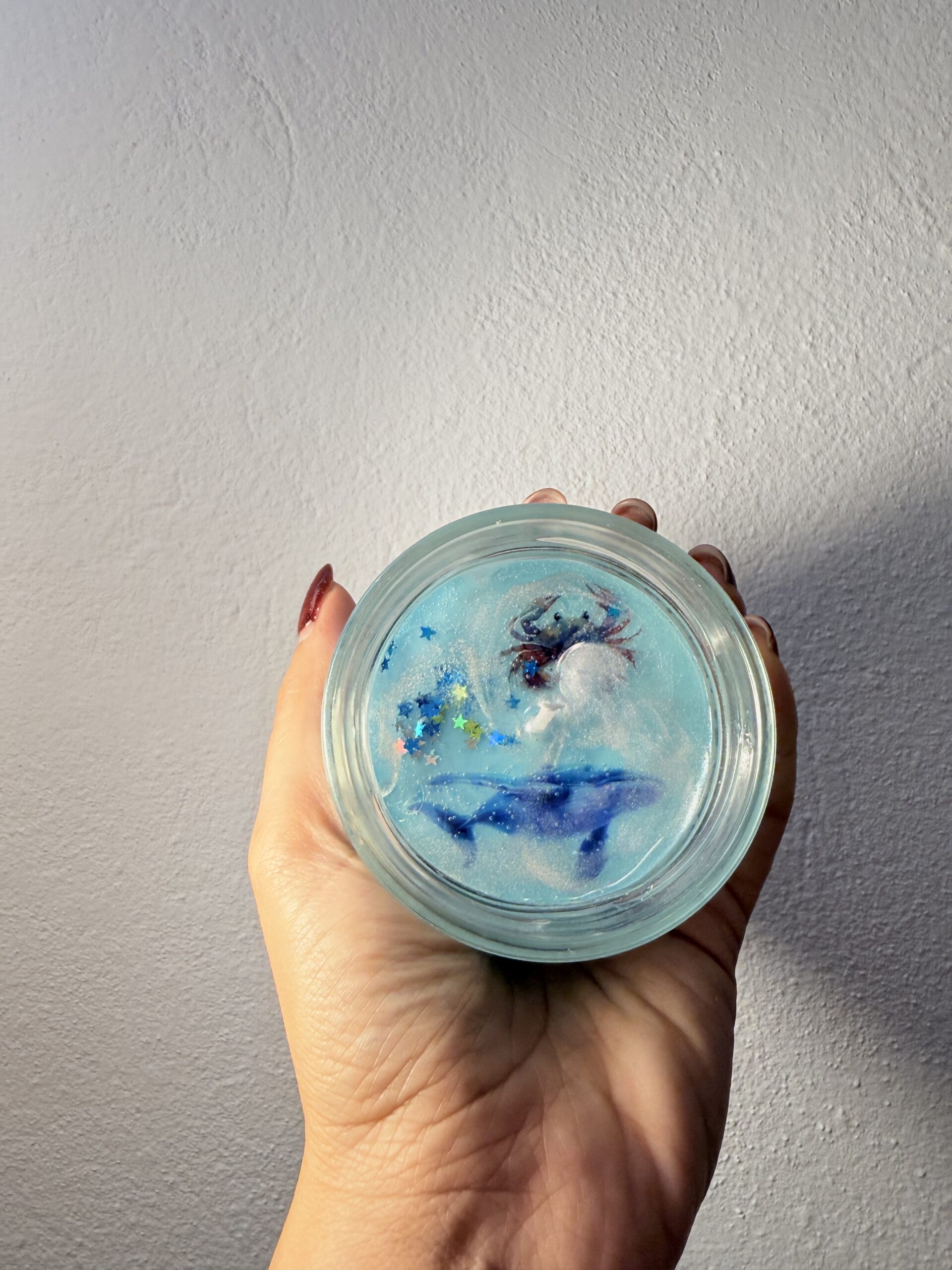 In Fondo al Mar | Candela Artigianale in Cera di Soia e Gel Effetto Mare