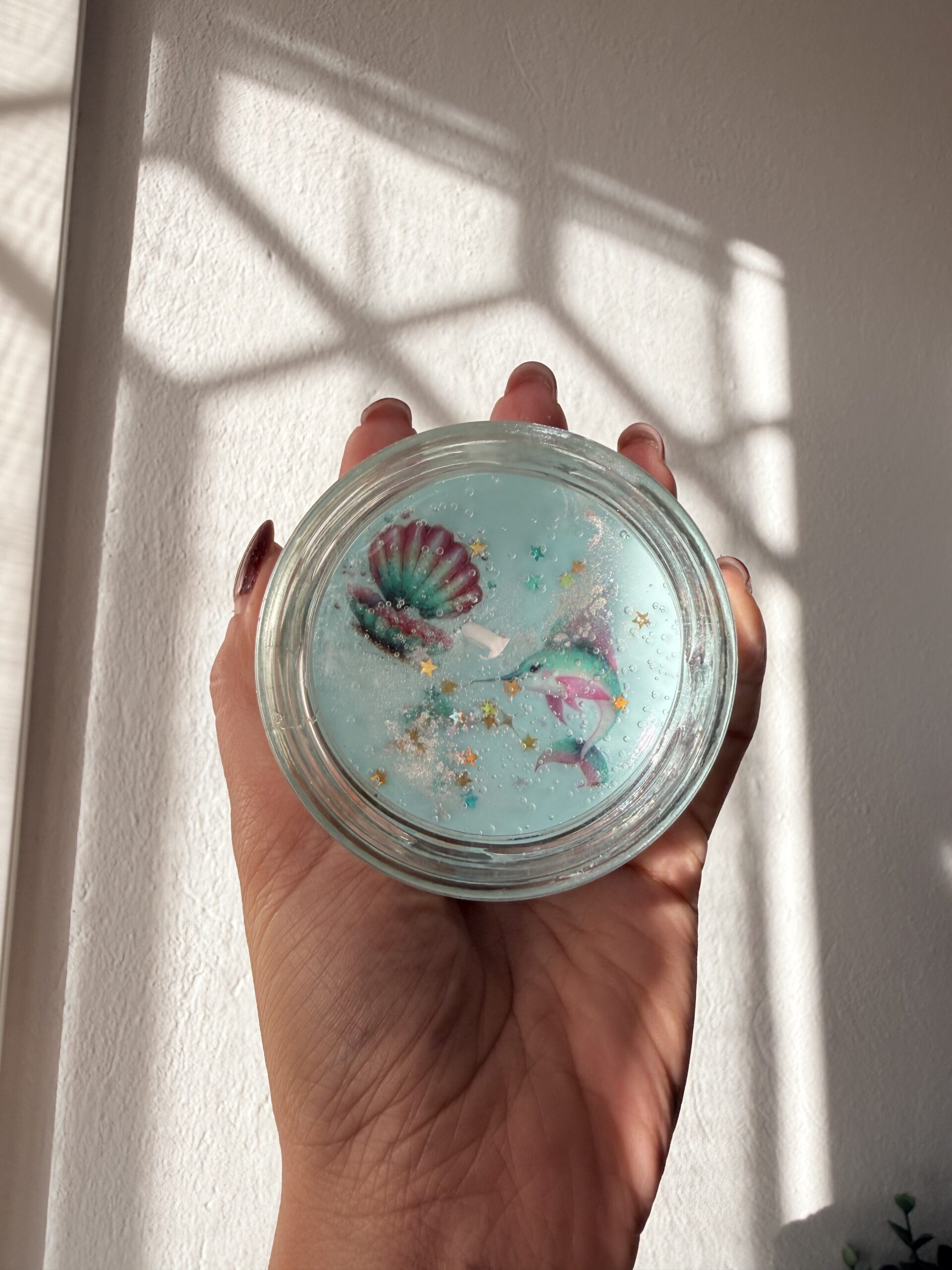 In Fondo al Mar | Candela Artigianale in Cera di Soia e Gel Effetto Mare - immagine 4